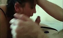 Amatőr lány Lus első kísérlete a mélytorkozásra és arcra baszásra egy házi videóban