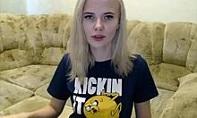 Letonyalı büyüleyici genç kız Bayan Julia, Fortnite yerine web sohbetine giriyor