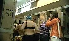 Скривени снимци камере из свлачионице са разним аматерским женама