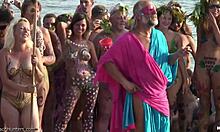 Spion cam optagelser fra denne underlige nudistfest med varme nøgne babes
