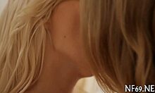 Домаћи аматерски видео који приказује младу жену која има секс са мушкарцем