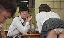 Amateur japansk tenåring får creampie av vennens yngre søsken