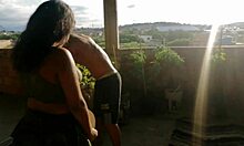 Sexy Latina bekommt ihre Muschi von ihrem Gärtner gelutscht und gefickt