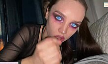 Monster flicka Lilith Cain får en massiv cumshot i munnen under hemlagad video